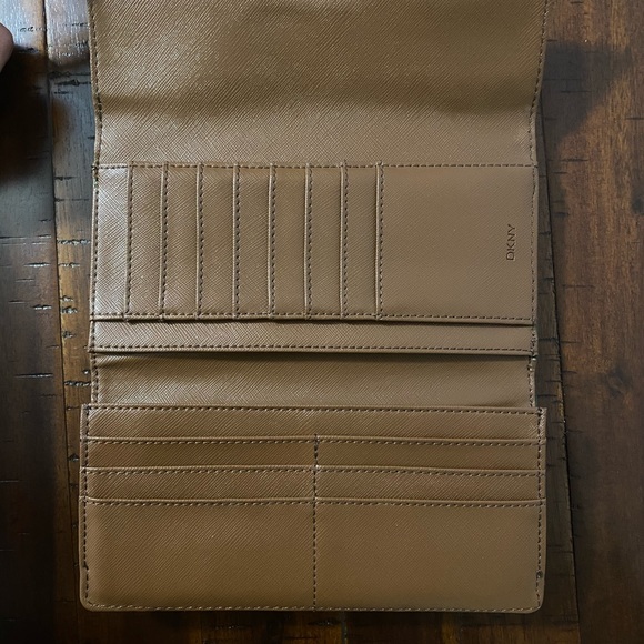 DKNY Green Leather Wallet - Picture 5 of 9